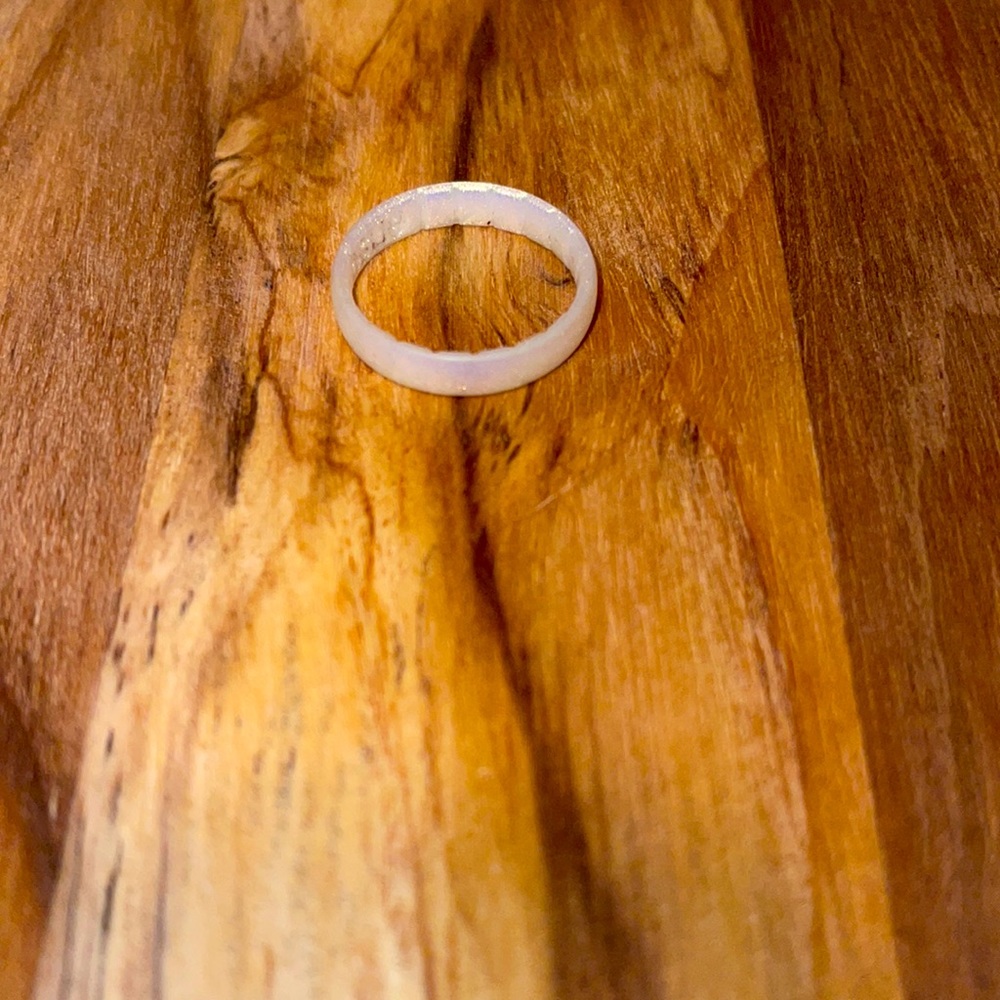 Enso Silicone Ring, Mother of Pearl. Size 8